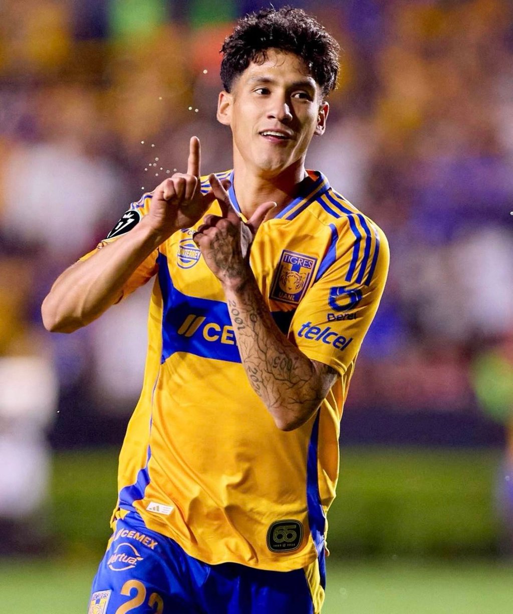 Relación. Múltiples aficionados de Tigres no han aceptado al delantero duranguense incluso desde su llegada en agosto 2024.