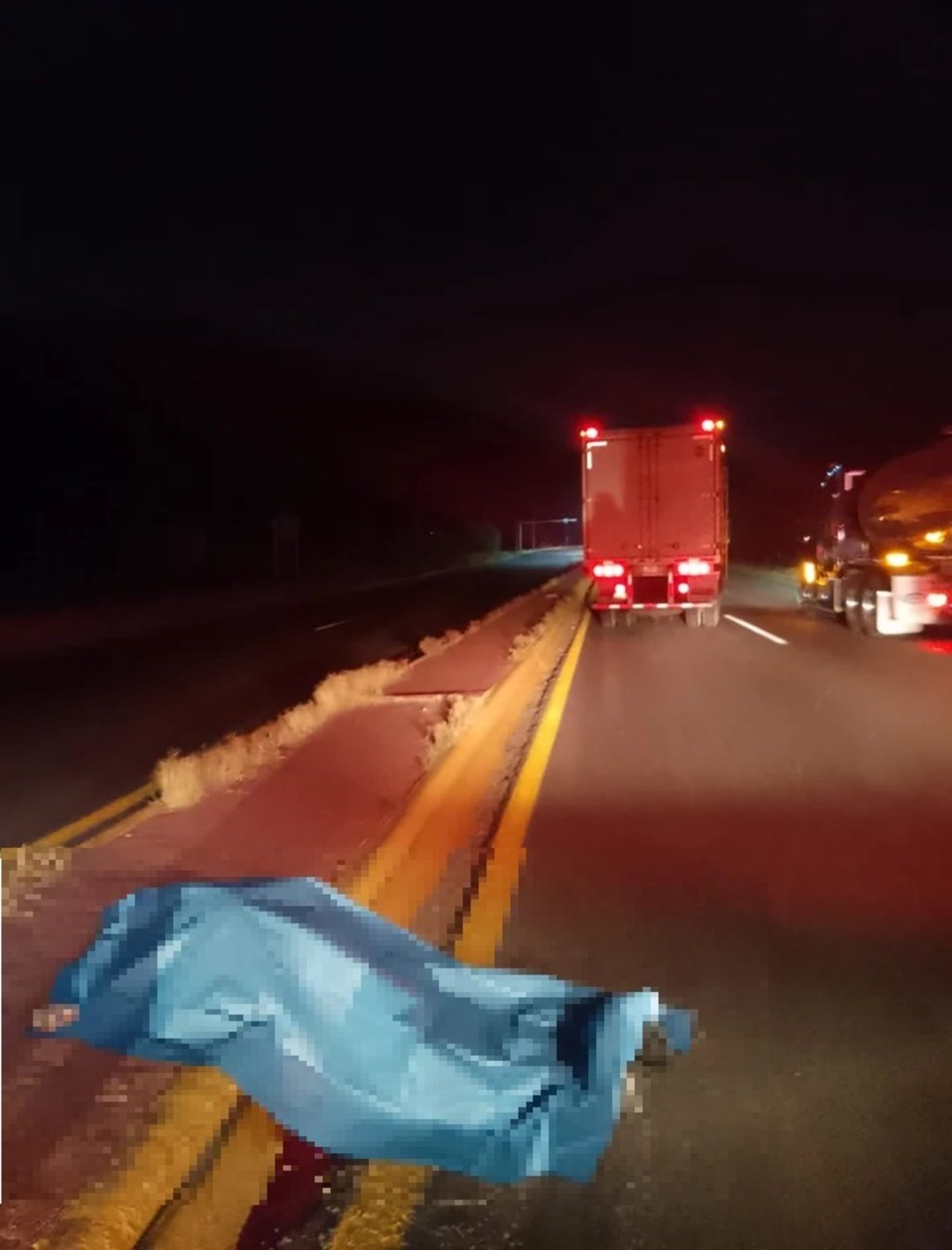 Dolor. Muere operador de camión tras ser arrollado por su propia unidad en carretera Gómez Palacio-Cuencamé.