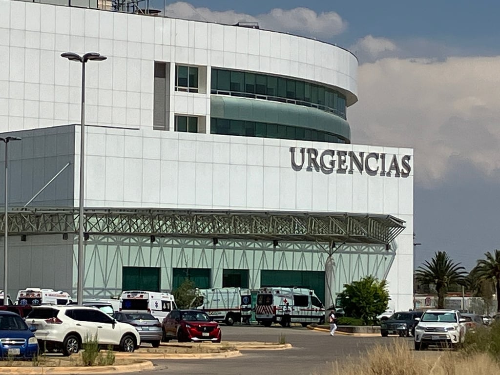 Hecho. Volcadura en carretera a Guadalupe Victoria deja dos jóvenes lesionados.