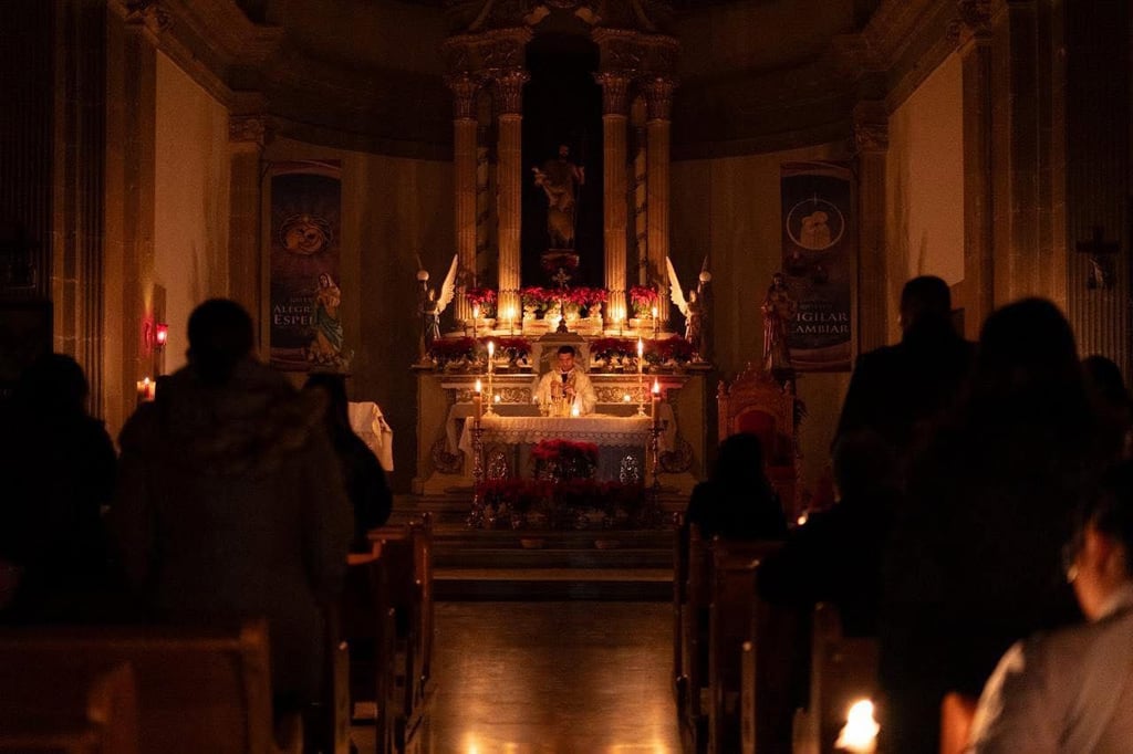 Simbólico. La misa concluye con la salida del sol, por lo que es una celebración muy emblemática para los asistentes.