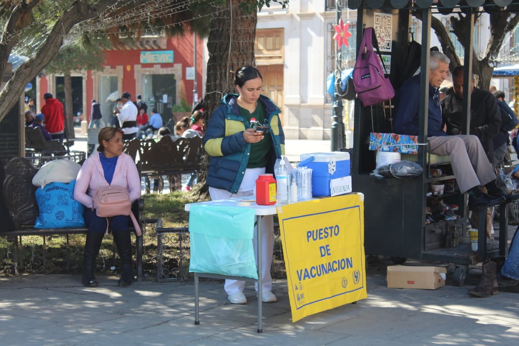 Centro. Los módulos o puestos de vacunación se instalan en zonas donde pasan muchas personas como en plazas y centros comerciales.
