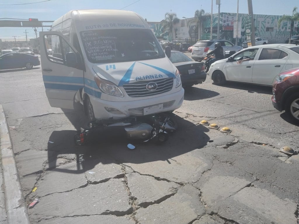 Deceso. Un motociclista murió en el Hospital General 450 mientras recibía atención médica, después de un accidente vial en Enrique Carrola Antuna y Nazas.