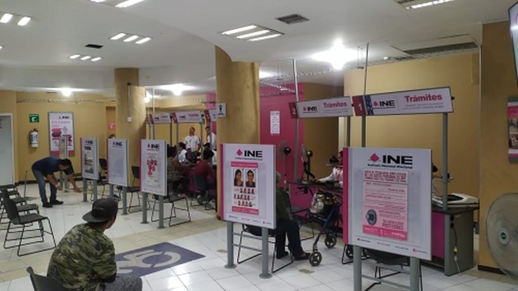 Interés. La afluencia fue baja por parte de ciudadanos que perderán la vigencia de su credencial desde el 1 de enero. 