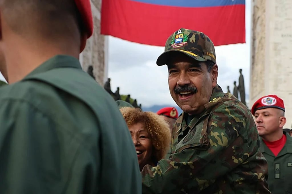 Maduro presume lealtad militar y acusa que despliegue de EU amenaza a Venezuela