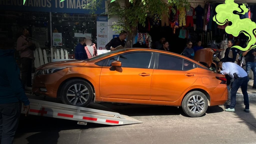 Descartan delito en coche que aparentemente desprendía olores fétidos en Centro de Durango