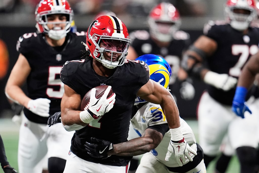 Dramático. Atlanta tomó ventaja de 21 puntos, los Rams empataron 24-24 con ajustes defensivos y un regreso de 76 yardas, pero los Falcons recuperaron el control y lo ganaron con un gol de campo.