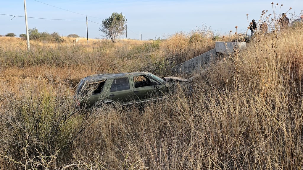 Percance. Tres lesionados dejó un aparatoso accidente en la carretera a Parral.