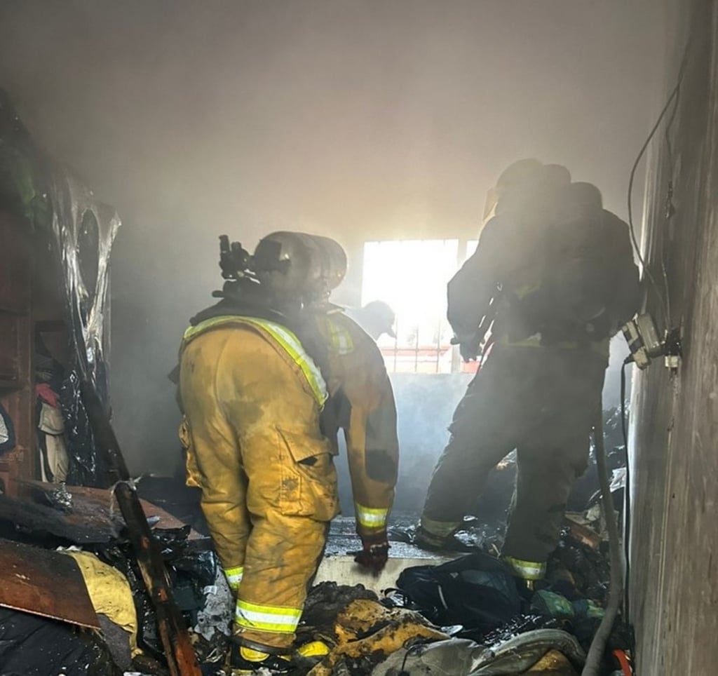 Daños. El fuego consumió dos camas individuales y una matrimonial, dos roperos, una pantalla de televisión, una grabadora, una laptop y ropa diversa. Pero además, el techo, las paredes y cristales.