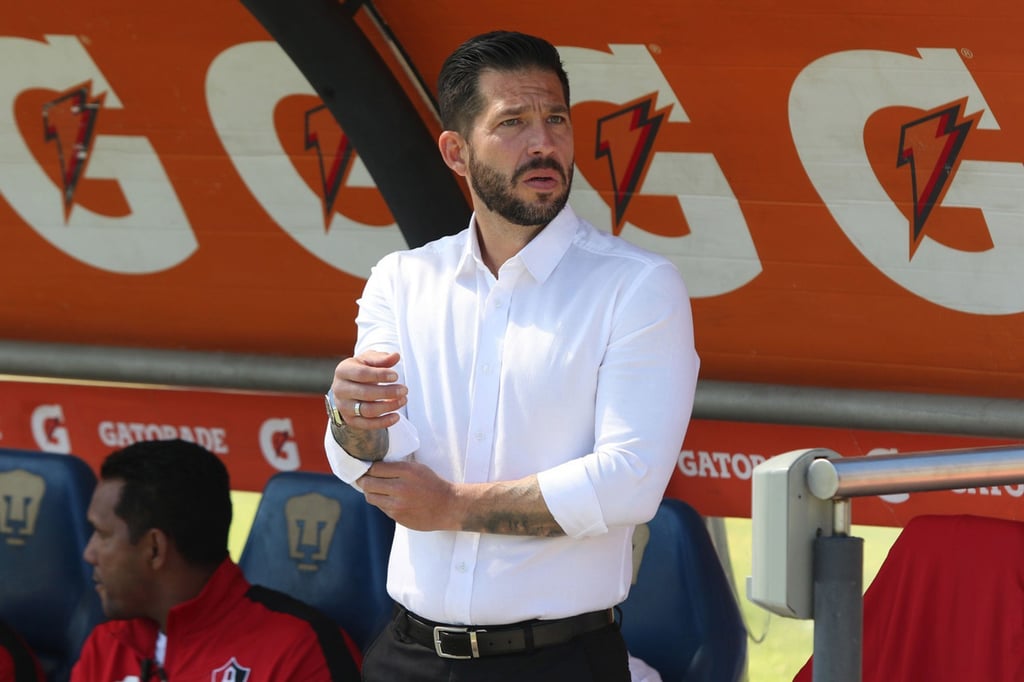 Primero. El Director Técnico será el primer mexicano en comandar un equipo en este país.