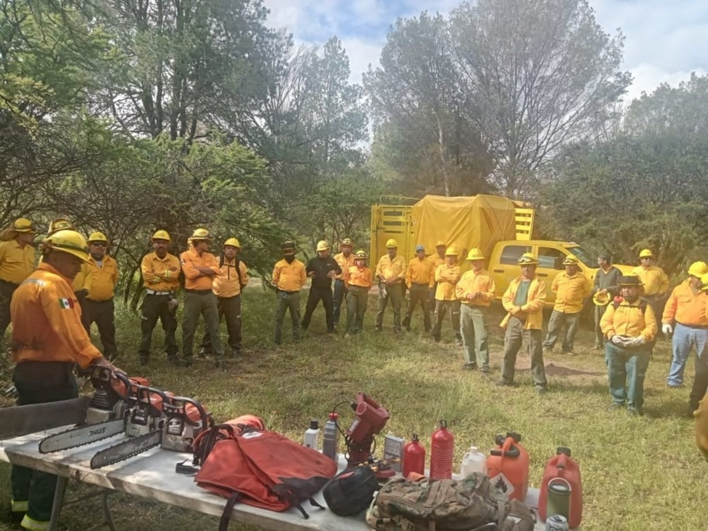 Equipo. Deben estar actualizando en temas relacionados con las herramientas para el combate de incendios.