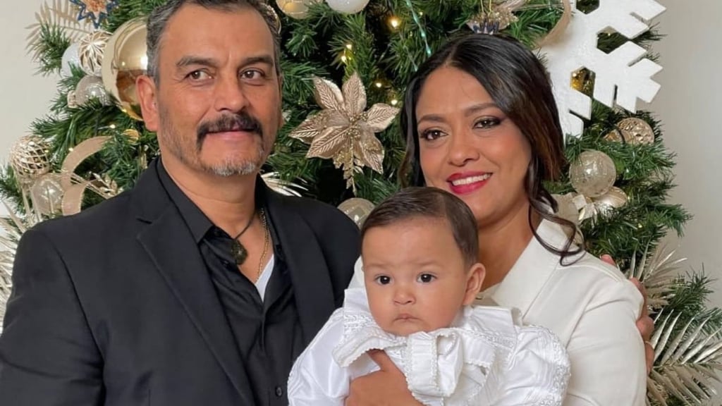 Francisco recibe el bautizo en medio de amor