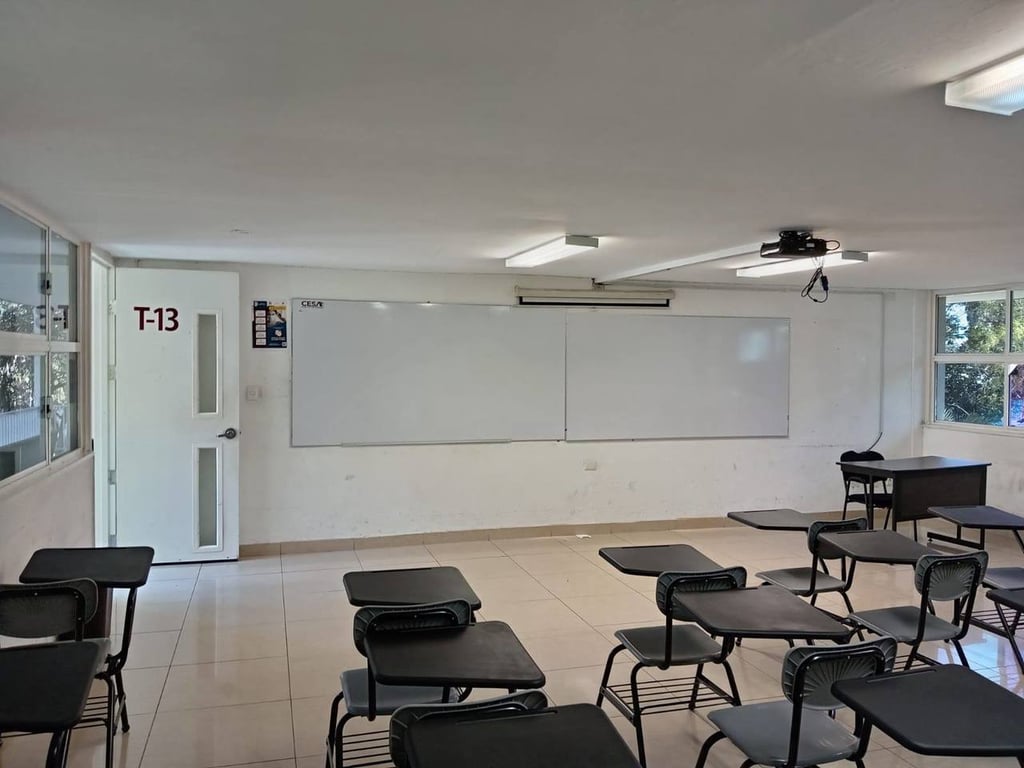 Arreglos. Mesabancos, pintarrones y proyectores nuevos fueron instalados en las aulas.