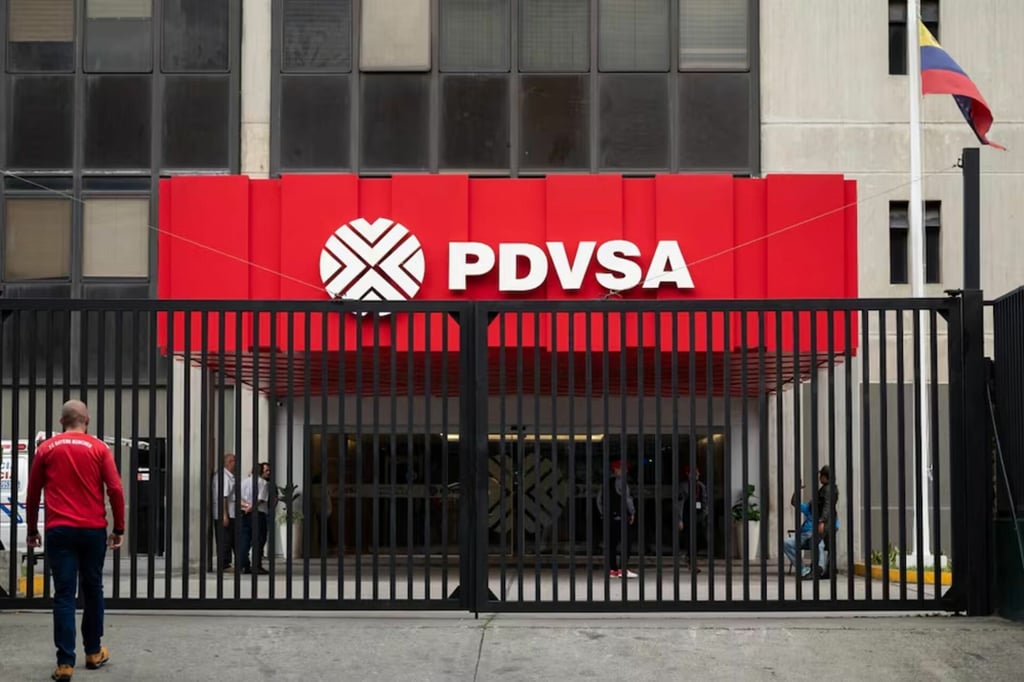 Venezuela negocia con EU 'la venta de volúmenes' de petróleo