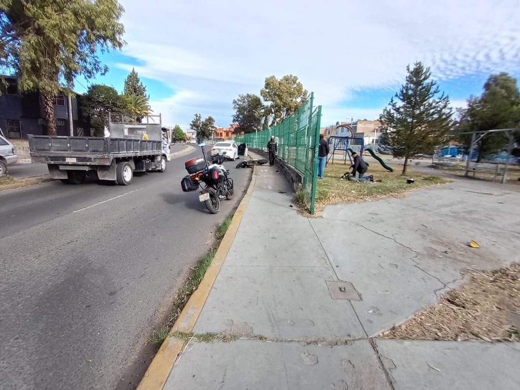 Accidente. Un jovencito de 19 años de edad derrapó en su motociclista por el bulevar Dolores del Río.