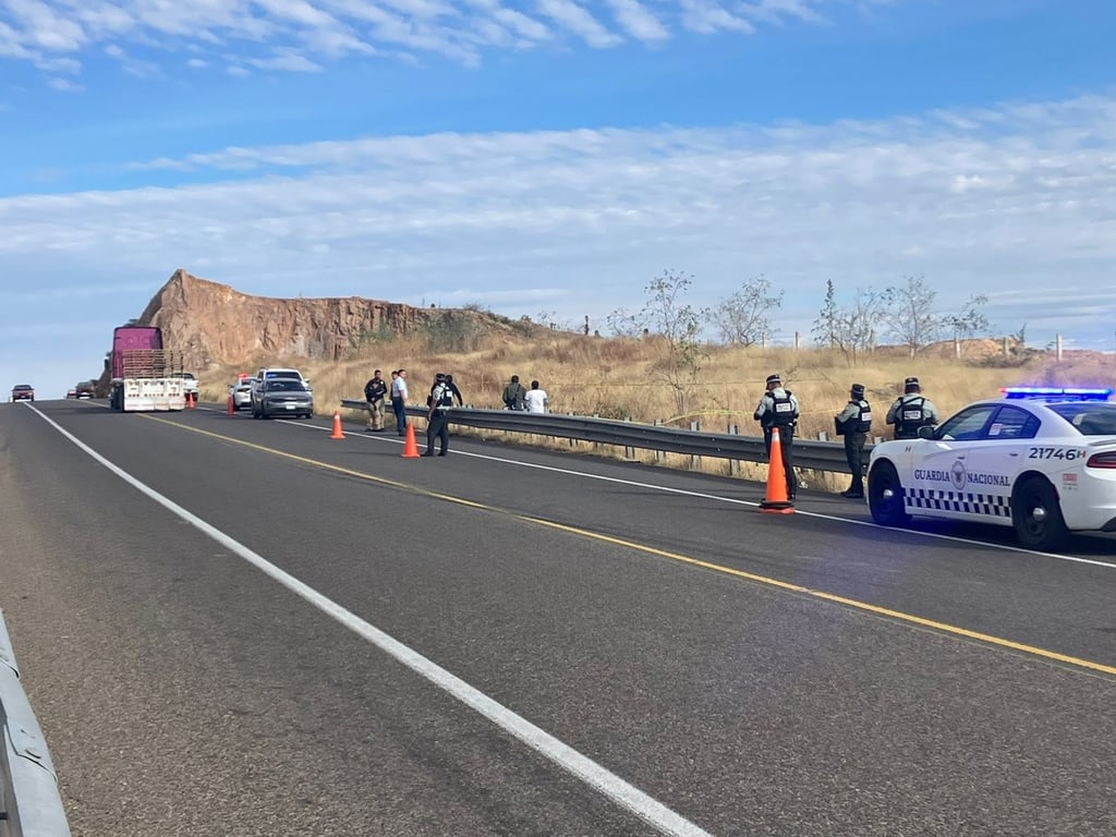 Personal de la Guardia Nacional, División Caminos, corroboró que la persona ahí encontrada ya no tenía signos vitales.