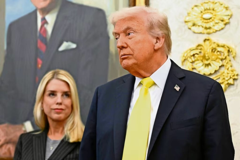 Irán aspira a la libertad y EU está 'listo para ayudar', afirma Trump; podría ordenar ataques militares