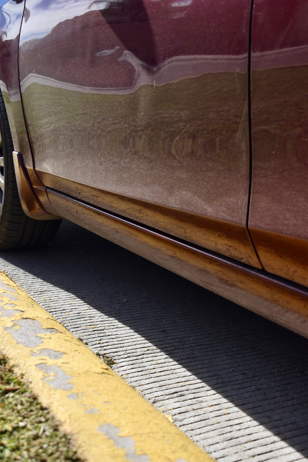 No hacen caso. Pese a que es de conocimiento general que en línea amarilla no se debe de estacionar, la gente simplemente hace caso omiso.










