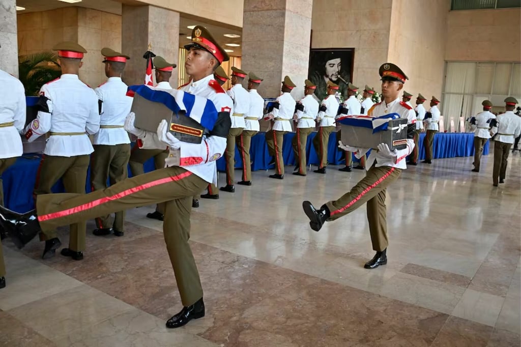 Cuba recibe con honores los cuerpos de militares muertos en Venezuela