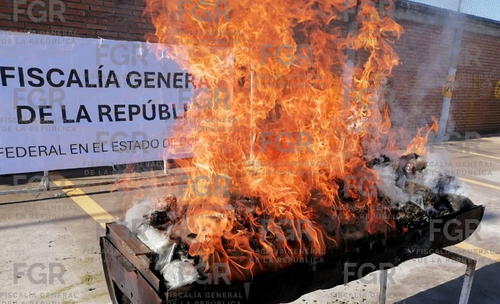 Labor. La FGR destruyó más de 13 kilos de droga y diversos artículos de delito en Durango.