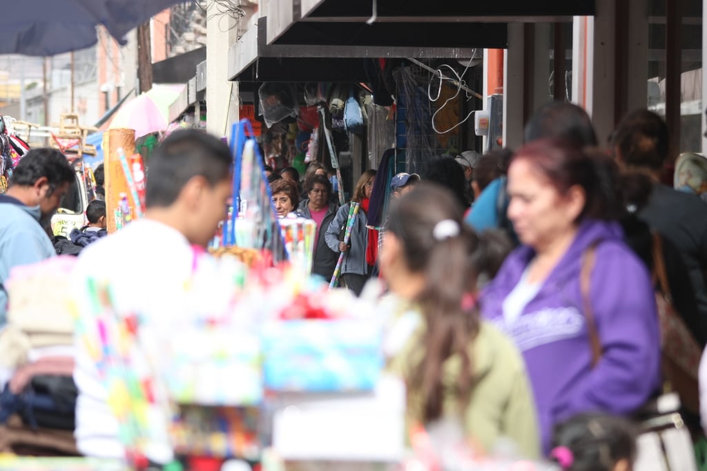 Temporada. En el Centro Histórico se desbordó el comercio ambulante en diciembre.