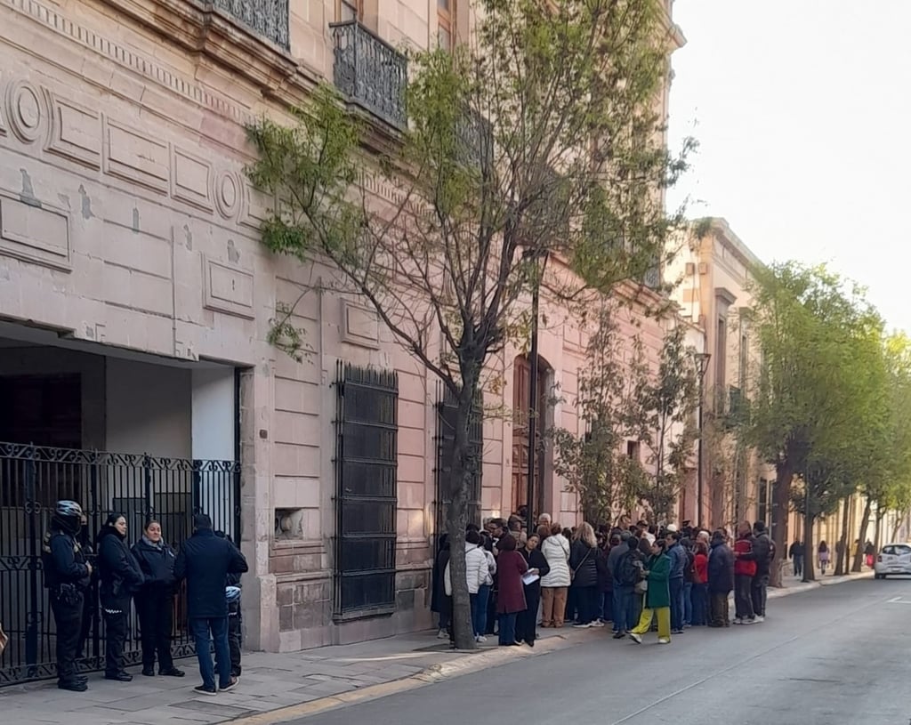 Acudieron. El jueves pasado, ciudadanos acudieron a la sesión de Cabildo con la intención de manifestar su inconformidad por el incremento al predial.