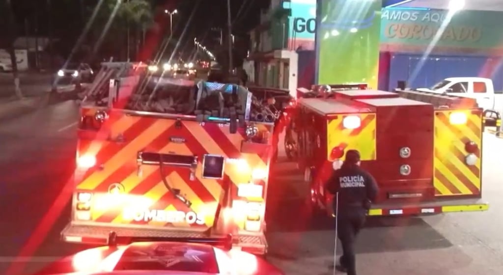 Situación. Se quedó dormido en la entrada de una gasolinera y un cliente lo atropelló.