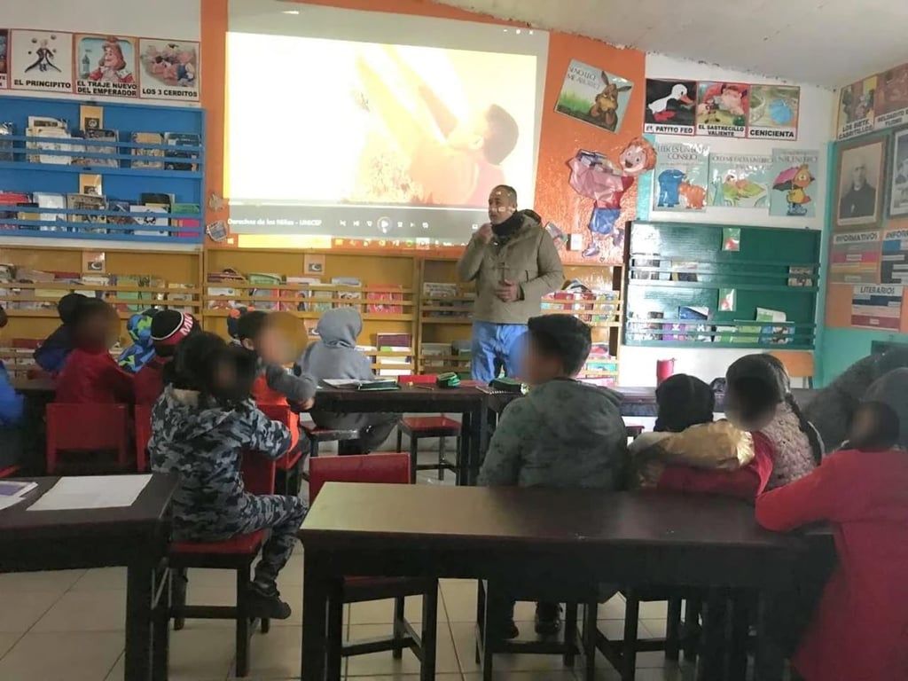 Capacitación. El personal de la CEDH acude de manera constante a las escuelas.