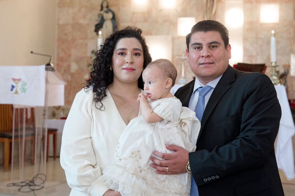 Los orgullosos padres, María Fernanda Torres Carrasco y Javier Galindo Ríos.
