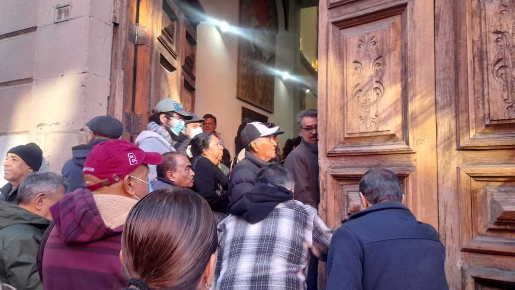 Voz. Decenas de ciudadanos acudieron al Pleno del Ayuntamiento; denuncian que aumentos van del 20% hasta más del 180%.