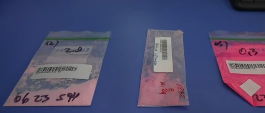 Advertencia. La droga es rosa y tiene un aspecto similar a la cocaína.