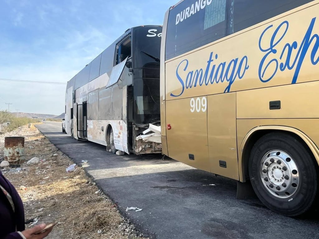 Escenario. Siete pasajeros reciben atención tras el accidente de la unidad: dos en Monclova y cinco en la ciudad de Durango.