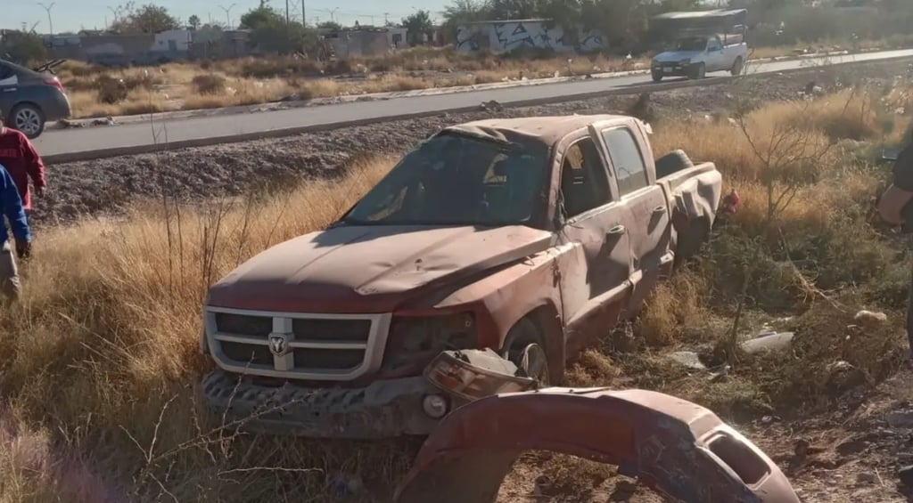 Accidente. Abandonaron una camioneta Dakota tras volcadura en Gómez Palacio, al parecer no hubo personas lesionadas.