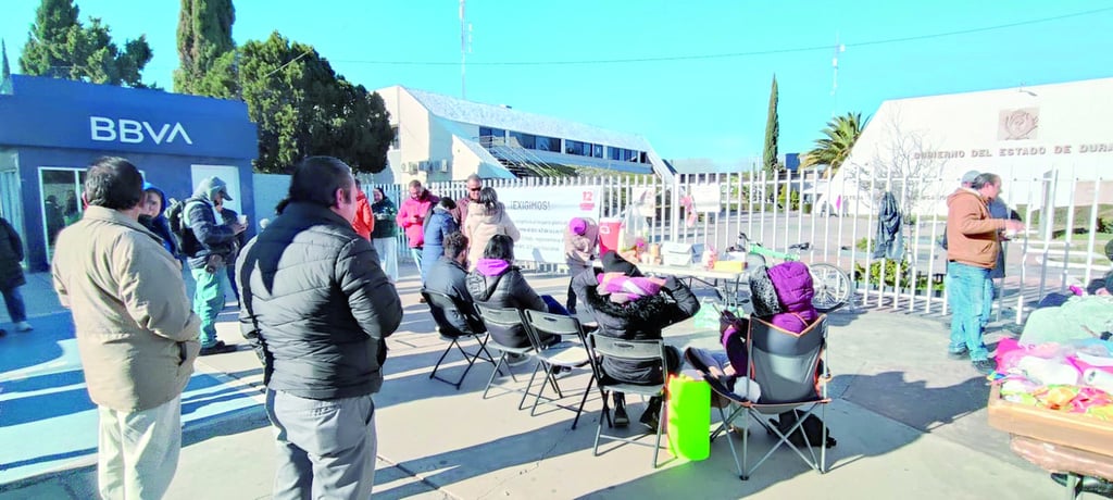 Toma. Las instalaciones de la SEED fueron tomadas ante la negativa de reconocer 200 permisos sin goce de sueldo.