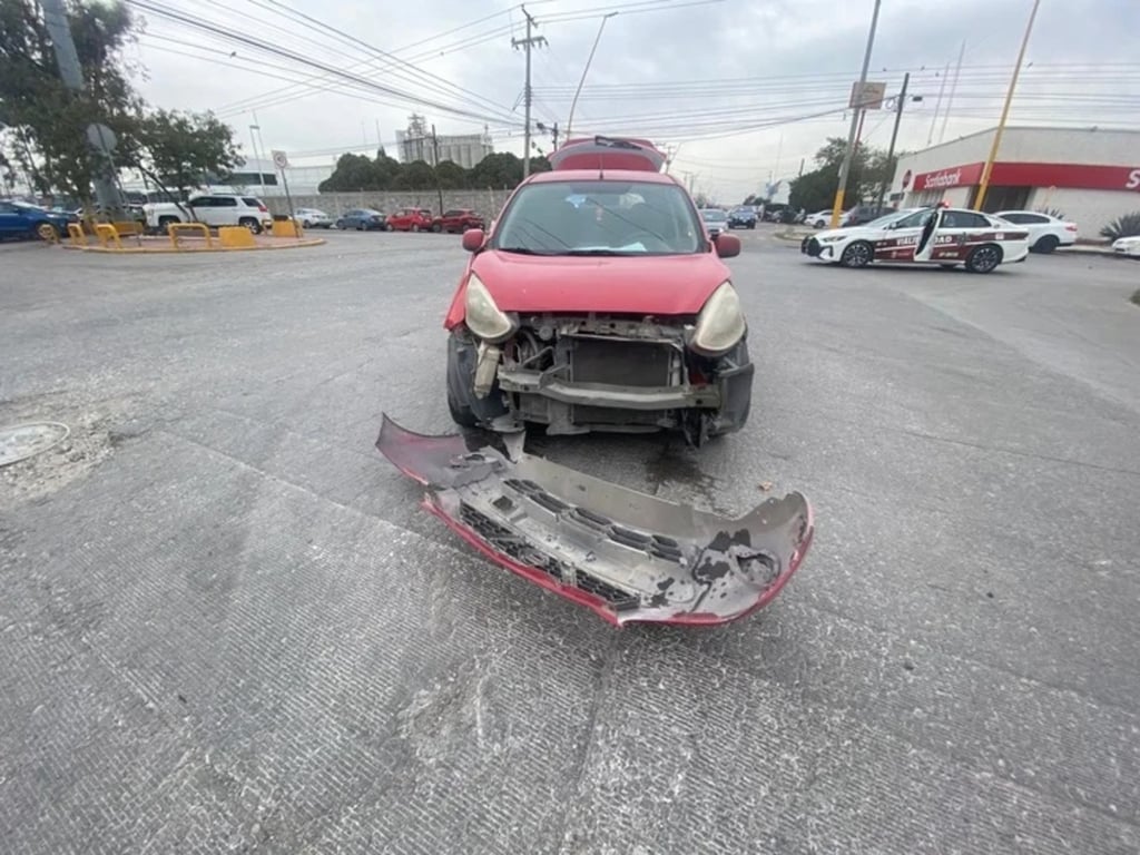 Caso. Ignoró un alto y provocó un choque en el Parque Industrial de Gómez Palacio.