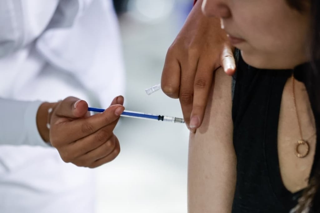 Situación. La vacunación es la mejor prevención contra enfermedades ahora que habrá mucha movilidad por el Mundial de Futbol que se celebrará en tres países, entre ellos México.