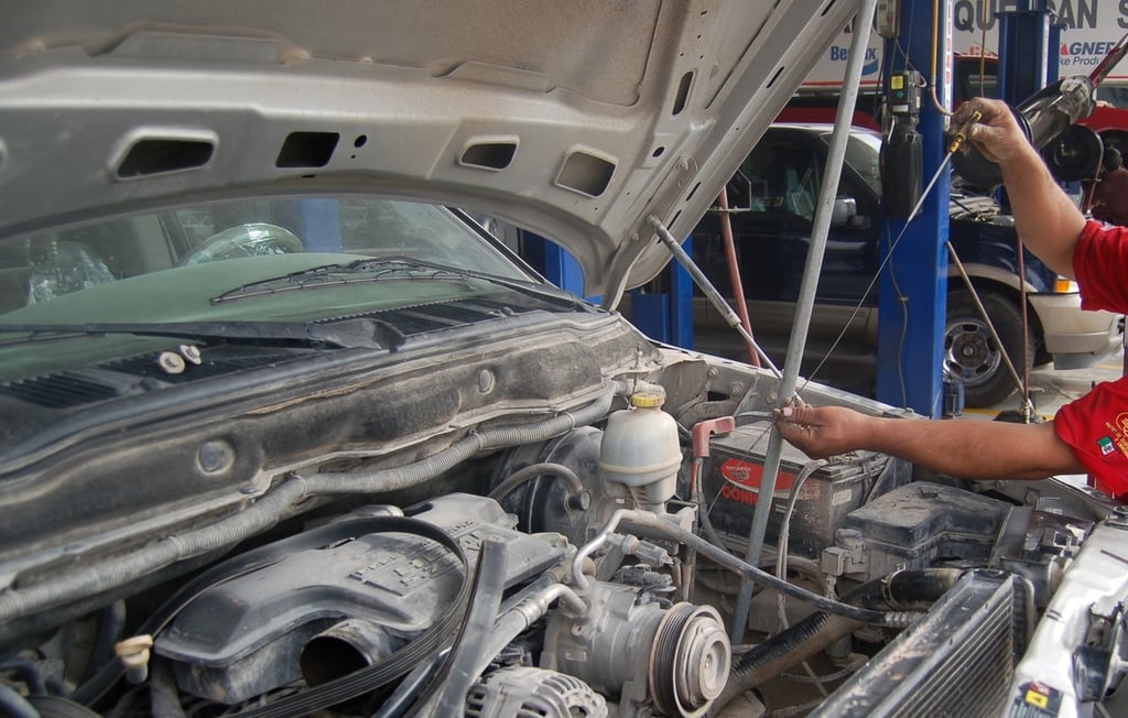 Espera. Hay quienes han tenido que esperar hasta cinco meses para poder reparar su vehículo, a falta de refacciones.