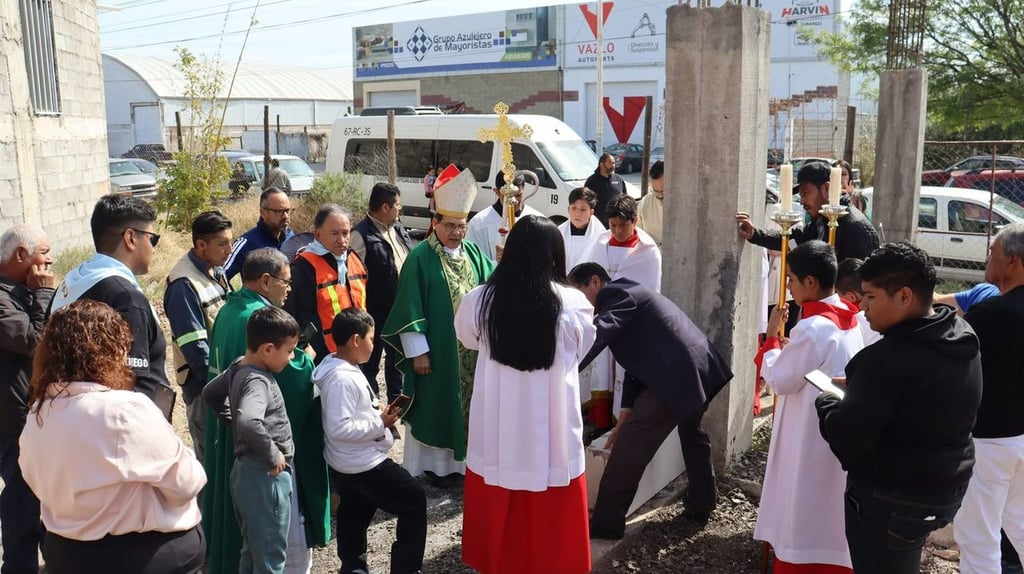 Comunidad. Familias participaron en la peregrinación y en la misa.
