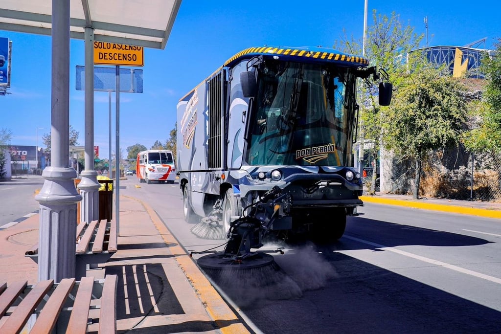 Adquisición. Además de este camión barredor, se anunció que llegará otro a finales del mes de febrero para continuar con los trabajos de aseo urbano.