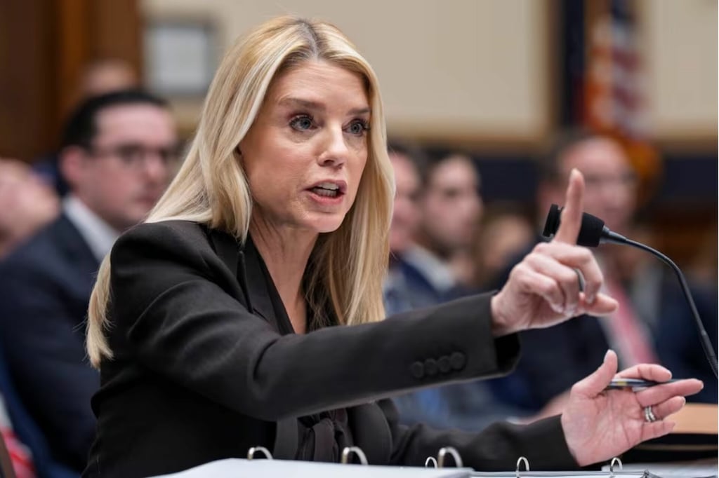 Pam Bondi enfrenta críticas por el Caso Epstein; comparecencia escala en tensión en el Capitolio