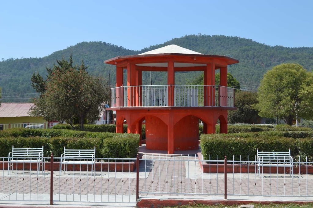Texto. Este libro se enfoca en colocar en el mapa histórico a Chavarría Nuevo, resaltando su importancia dentro del contexto regional entre Durango y Sinaloa.