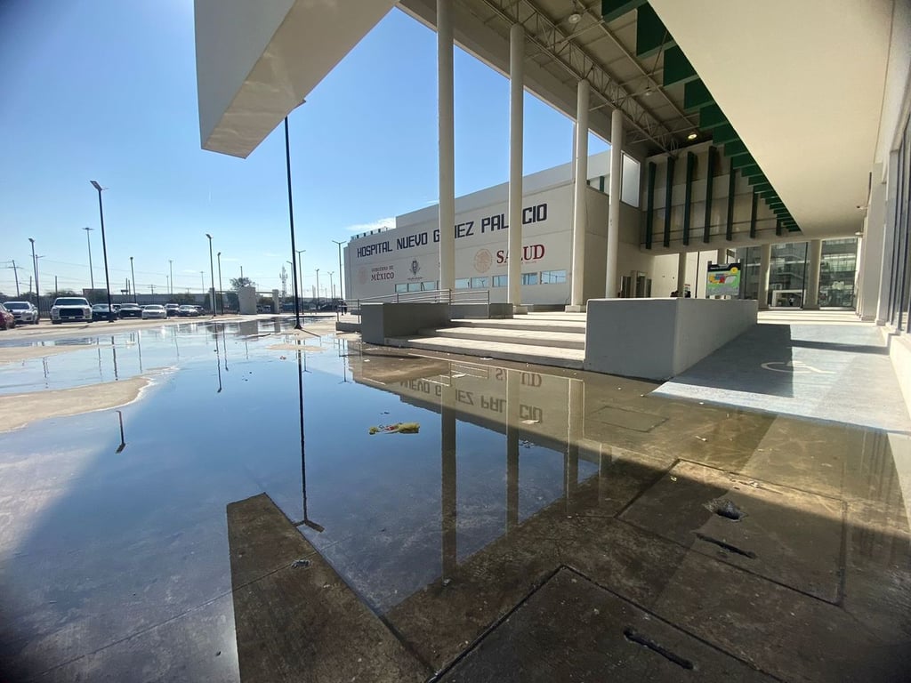 Postura. La Directora detalló que, tras una nueva intervención, se determinó que la causa no estaba únicamente en la alcantarilla inicial.