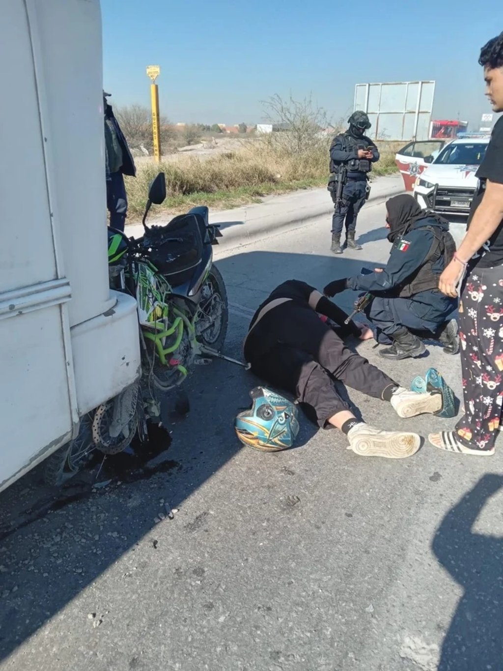 Accidente. Un motociclista está grave tras un choque por alcance contra un autobús.