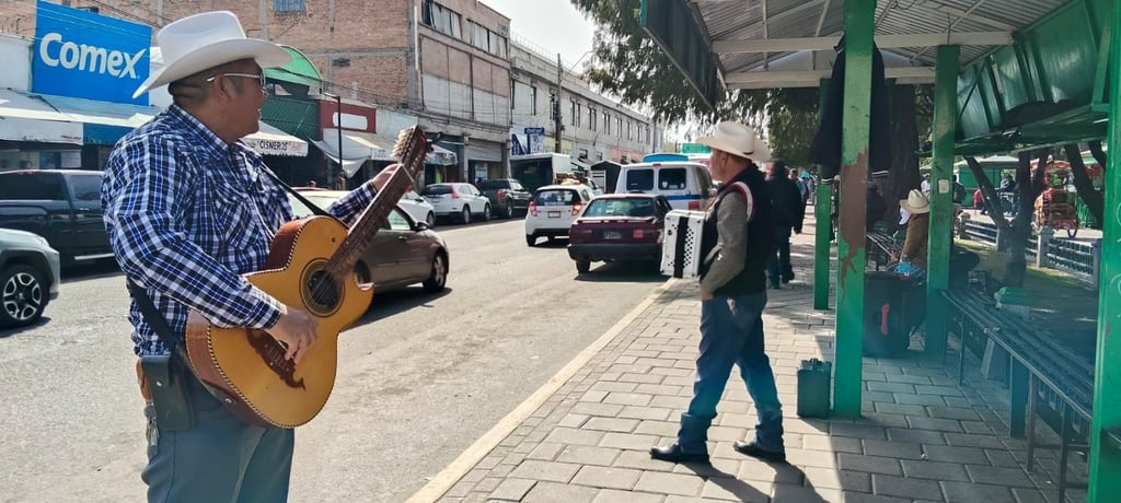 Músicos. En ocasiones pasan una semana entera sin que nadie los contrate y hay que llevar 'chivo' a la casa.