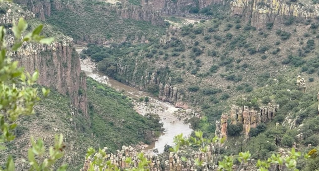 Reuniones. Los constructores aún mantienen la esperanza de poder participar en algunos trabajos. 