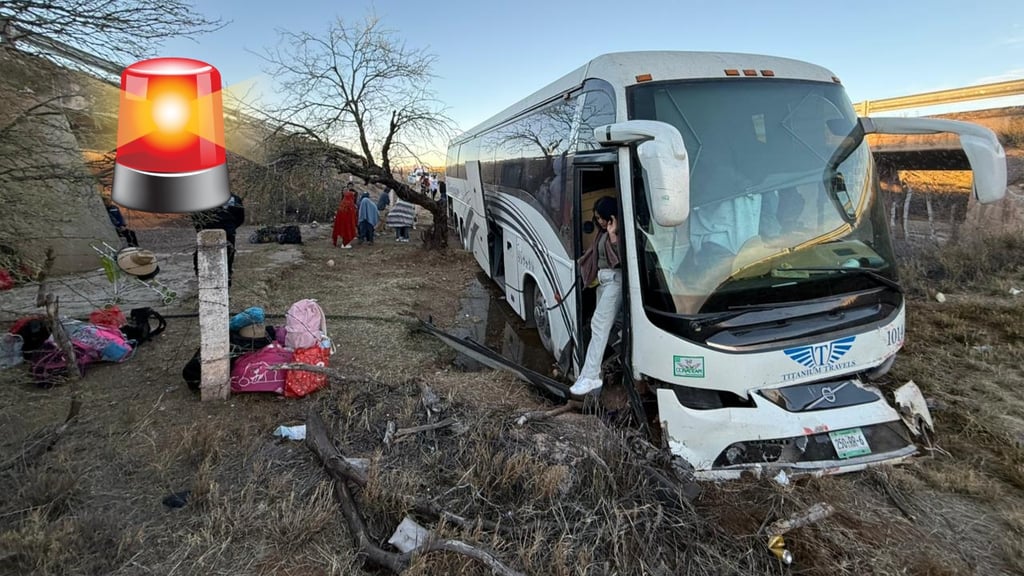 Vuelca autobús de pasajeros en autopista Durango-Torreón; cuerpos de auxilio se dirigen al lugar