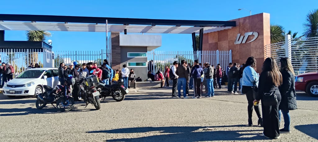 Cierran la UTD como protesta por certificaciones obligatorias