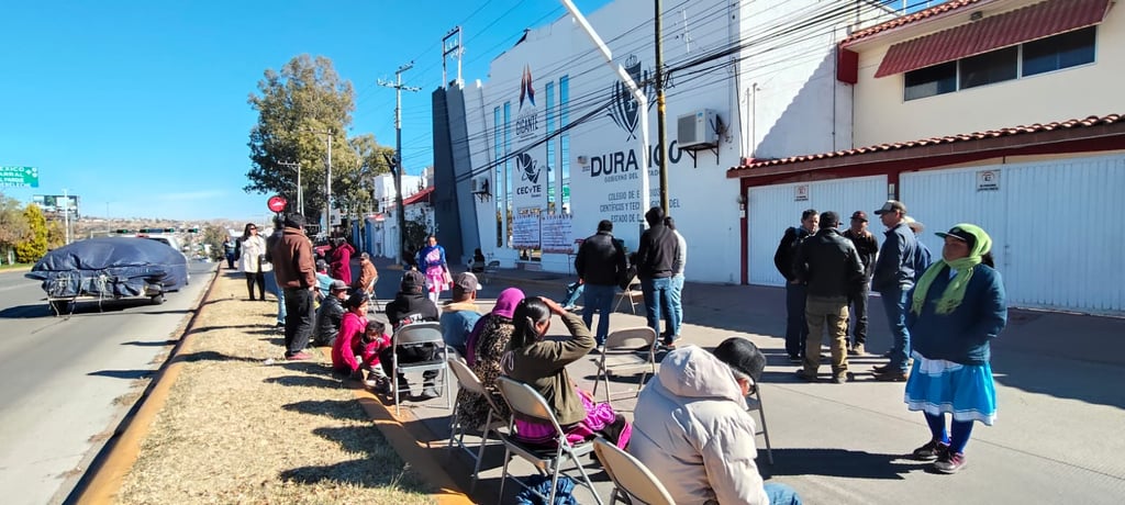 Toman el CECyTED; denuncian represalias por gestionar condonaciones