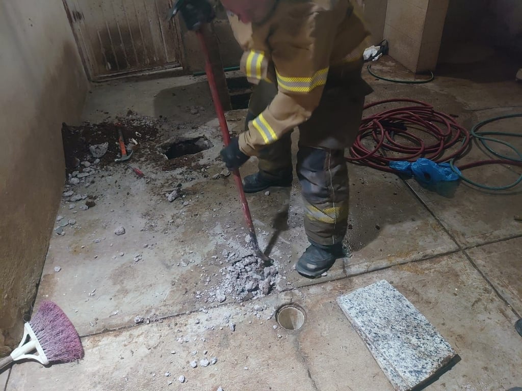 Hecho. Rescataron a un cachorro que cayó al drenaje en la colonia Chulas Fronteras de la ciudad de Durango.