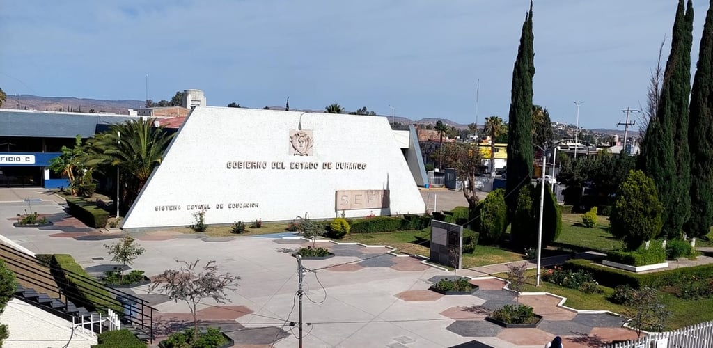 Buscan eliminar 500 plazas educativas