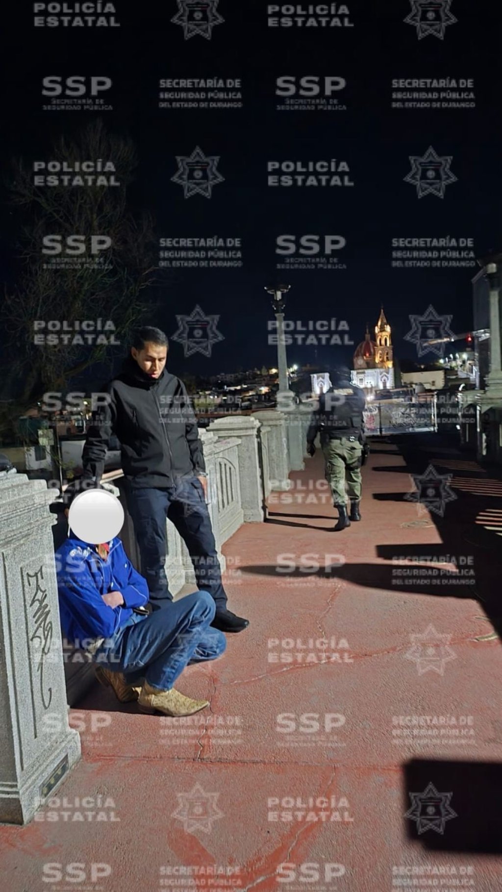 Lugar. Autoridades evitaron que un adolescente se autolesionara en un puente de la ciudad de Durango.